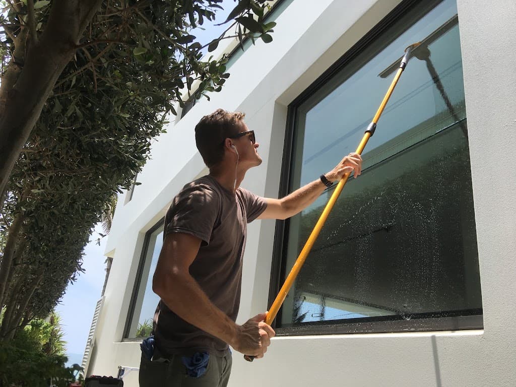 URBAN Gold Coast Window Cleaner