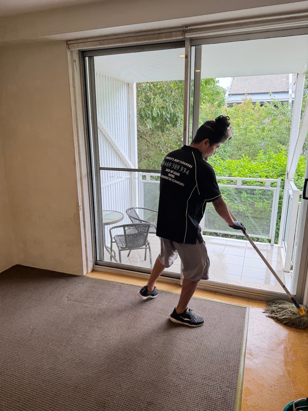 Clean Effortlessly – Residential & Commercial Cleaning